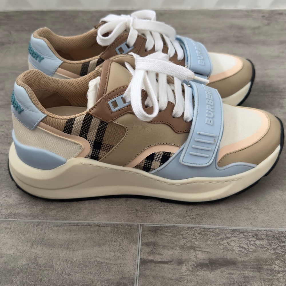 Burberry Women's Ramsey Story Low Top Sneakers Size 7 (37) - Picture 10 of 17